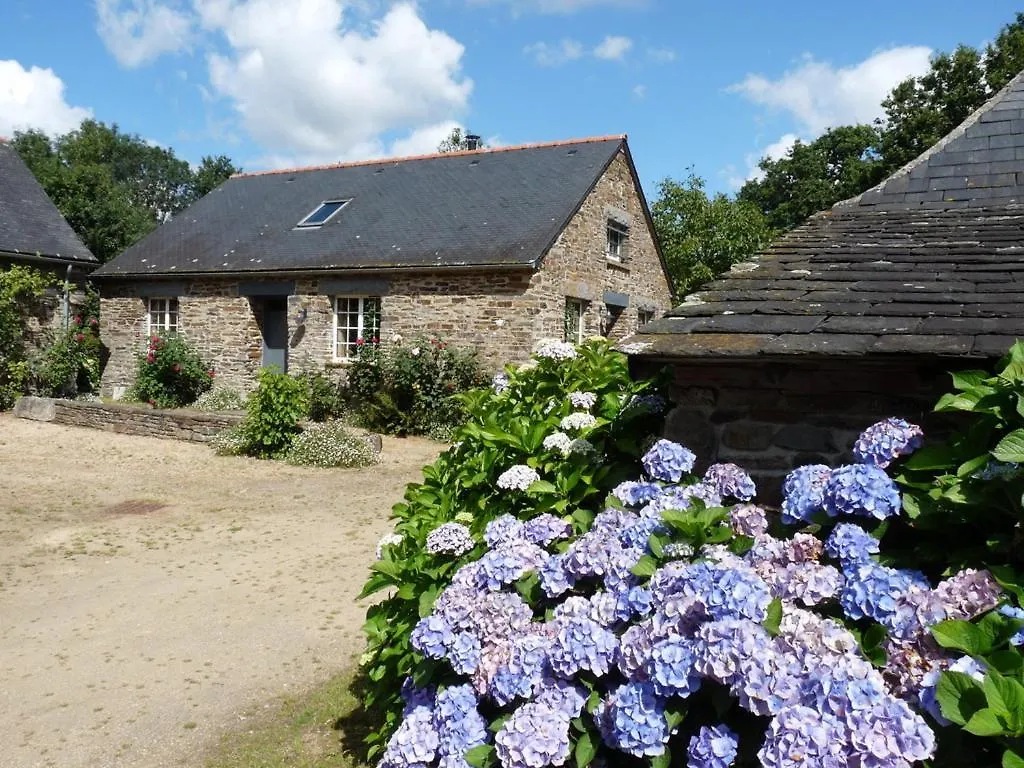 Holiday home La Petite Ferme De Quehero Saint-Igeaux